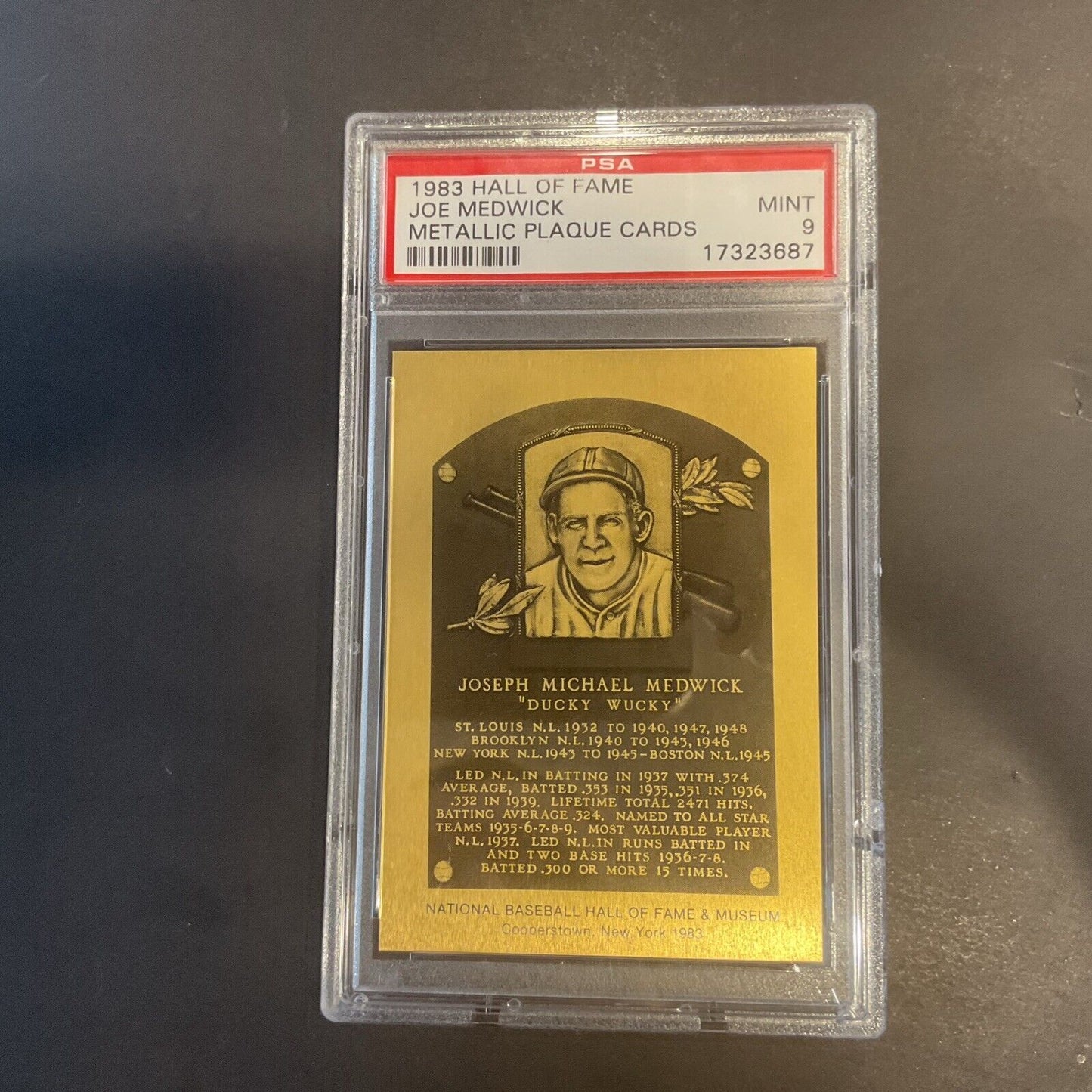 1983 Hall of Fame Joe Medwick metallic plaque Card PSA 9