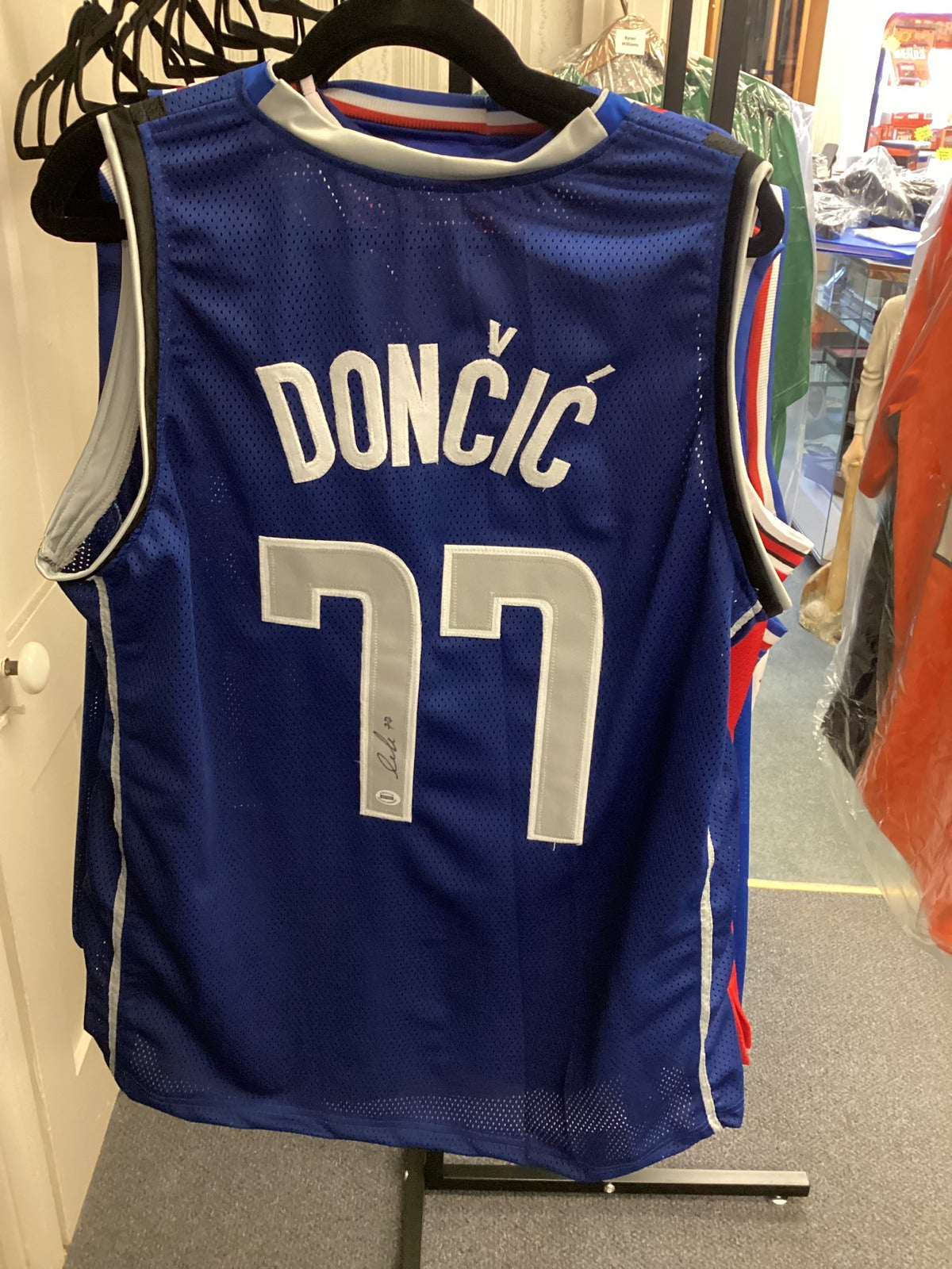 Luka Dončić #77 Dallas Mavericks Signed Blue Jersey