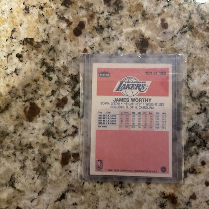 1986 FLEER 131 of 132 James Worthy