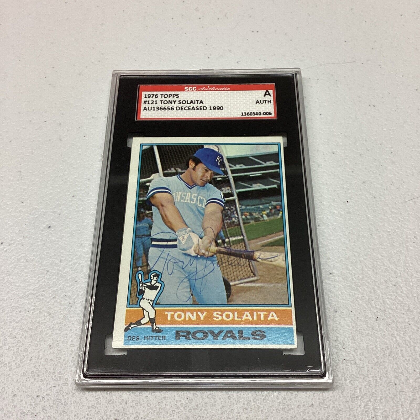1976 Topps #121 Tony Solaita SGC Authentic
